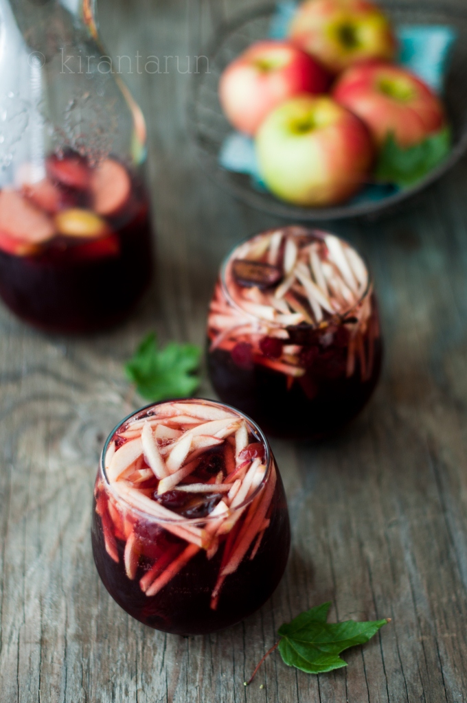 Autumn Apple Cider Champagne Sangria | 29 Christmas Punch Recipes You Can Serve This Holiday