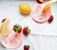 Thumbnail image for {Recipe} Strawberry lemonade & On A Stick Giveaway winner!